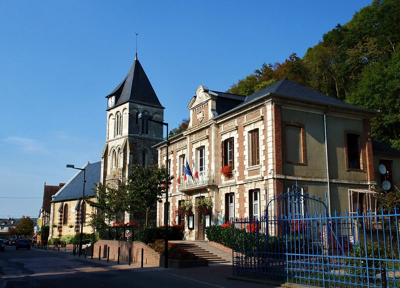 Montfort-sur-Risle (Eure, France).
La mairie et l'église.